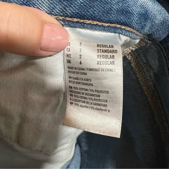 American Eagle Outfitters AEO high rise distressed mom jean - Picture 6 of 7